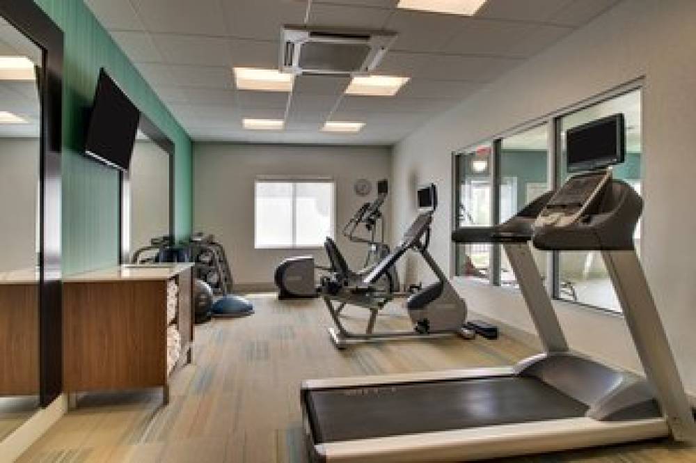 HOLIDAY INN EXP STES LANCASTER EAST 4