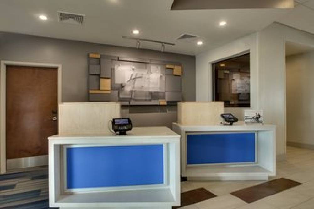 HOLIDAY INN EXP STES LANCASTER EAST 6