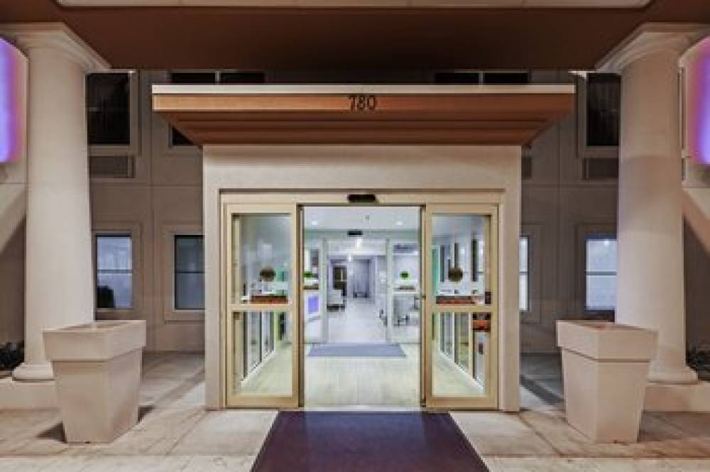 HOLIDAY INN EXP STES LEWISVILL BY I 5