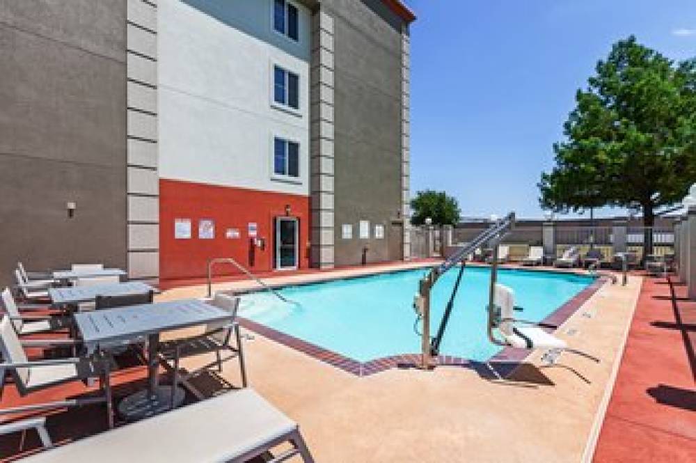 HOLIDAY INN EXP STES LEWISVILL BY I 8
