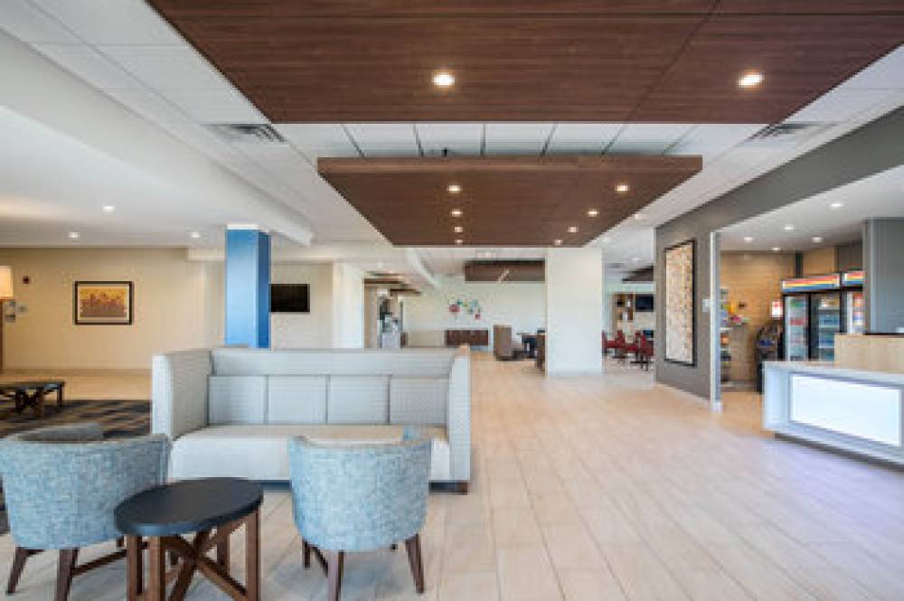 HOLIDAY INN EXP STES LUDINGTON 2