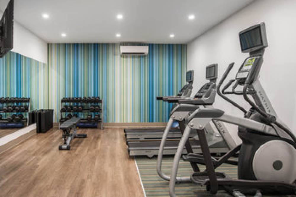 HOLIDAY INN EXP STES LUDINGTON 9
