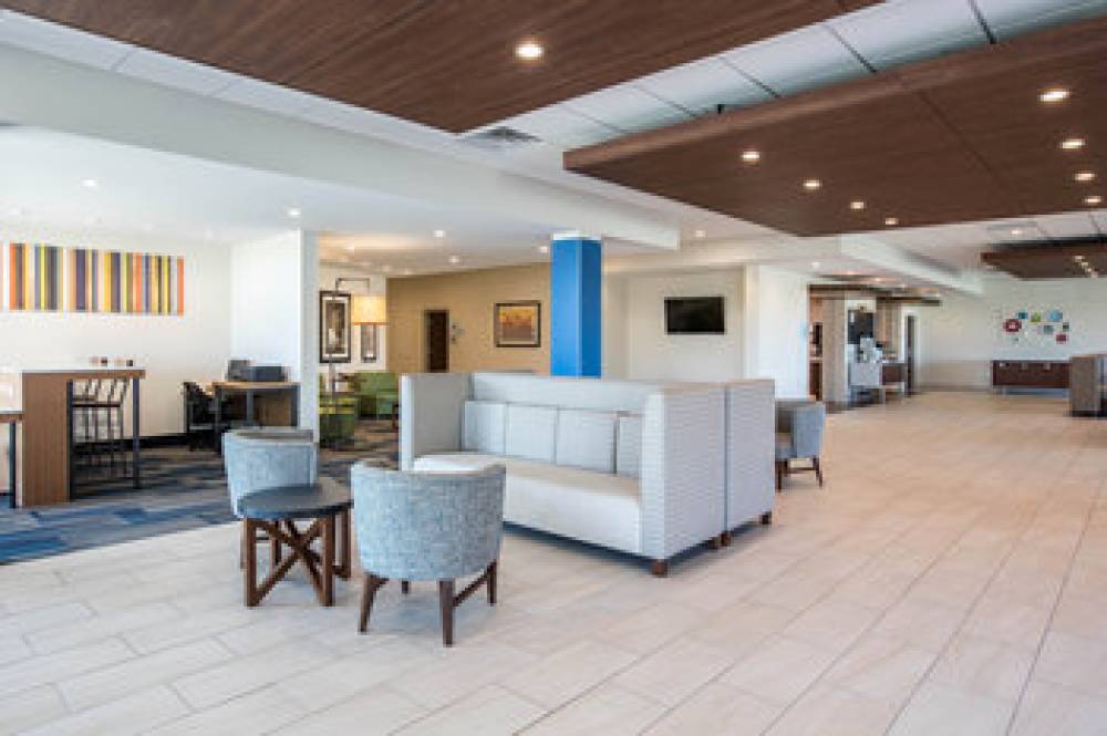 HOLIDAY INN EXP STES LUDINGTON 5