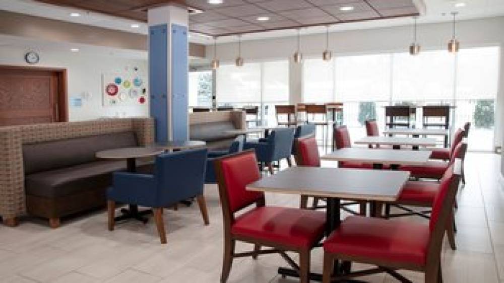 HOLIDAY INN EXP STES MARION 4