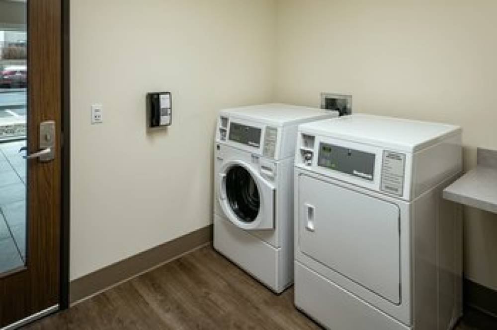HOLIDAY INN EXP STES MEDFORD 5