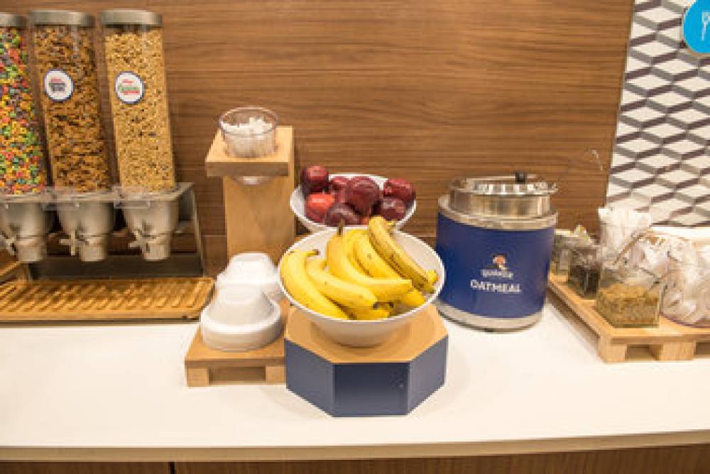 HOLIDAY INN EXP STES MOKENA 9