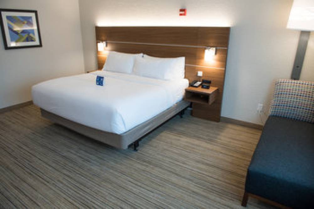 HOLIDAY INN EXP STES MOKENA 10