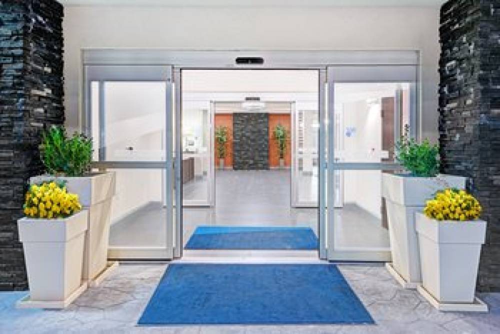 HOLIDAY INN EXP STES MONAHANS 8