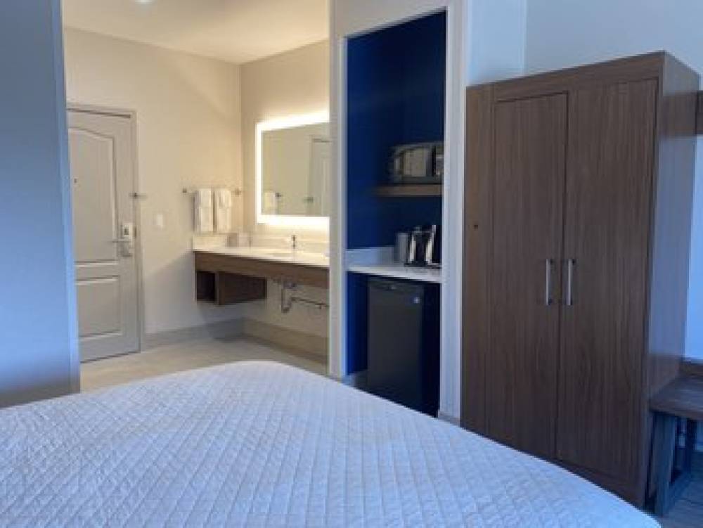 HOLIDAY INN EXP STES MOUNTAIN VIEW 5
