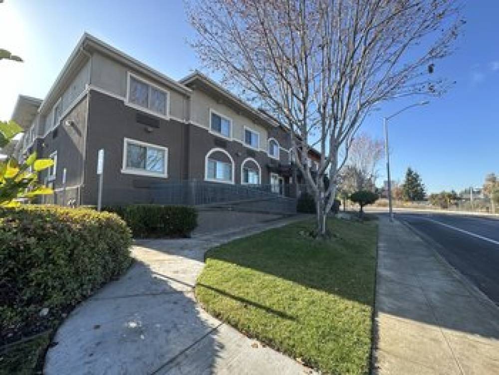 HOLIDAY INN EXP STES MOUNTAIN VIEW 7