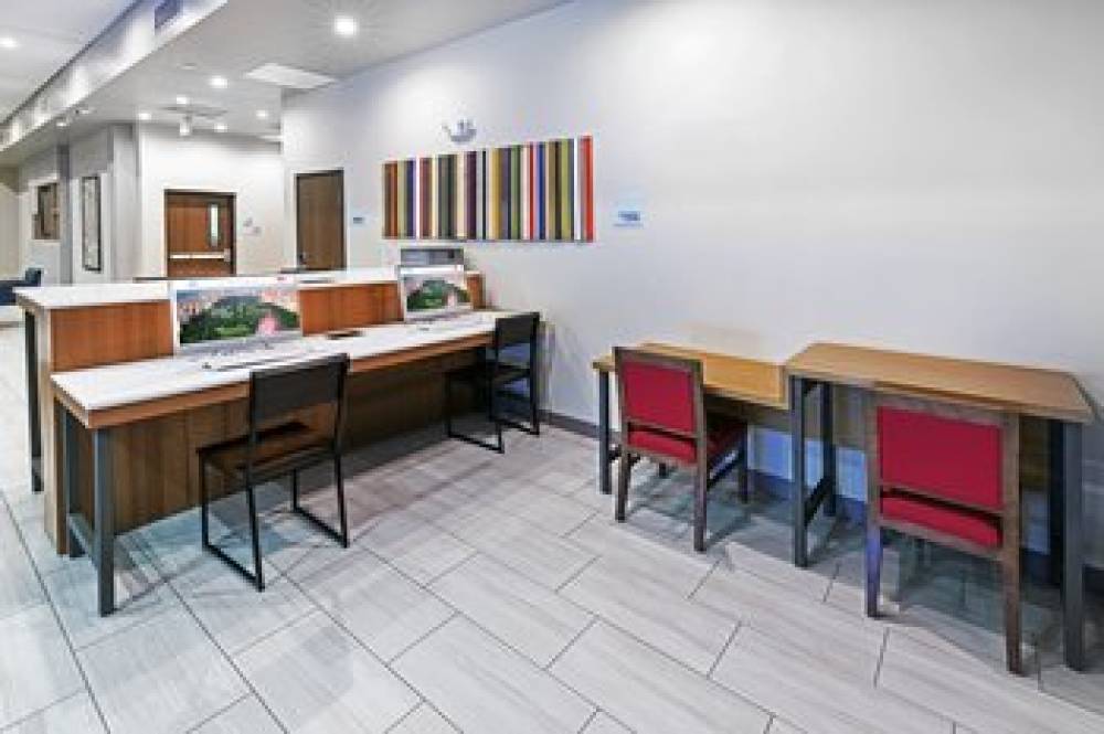 HOLIDAY INN EXP STES N DOWNTOWN 3