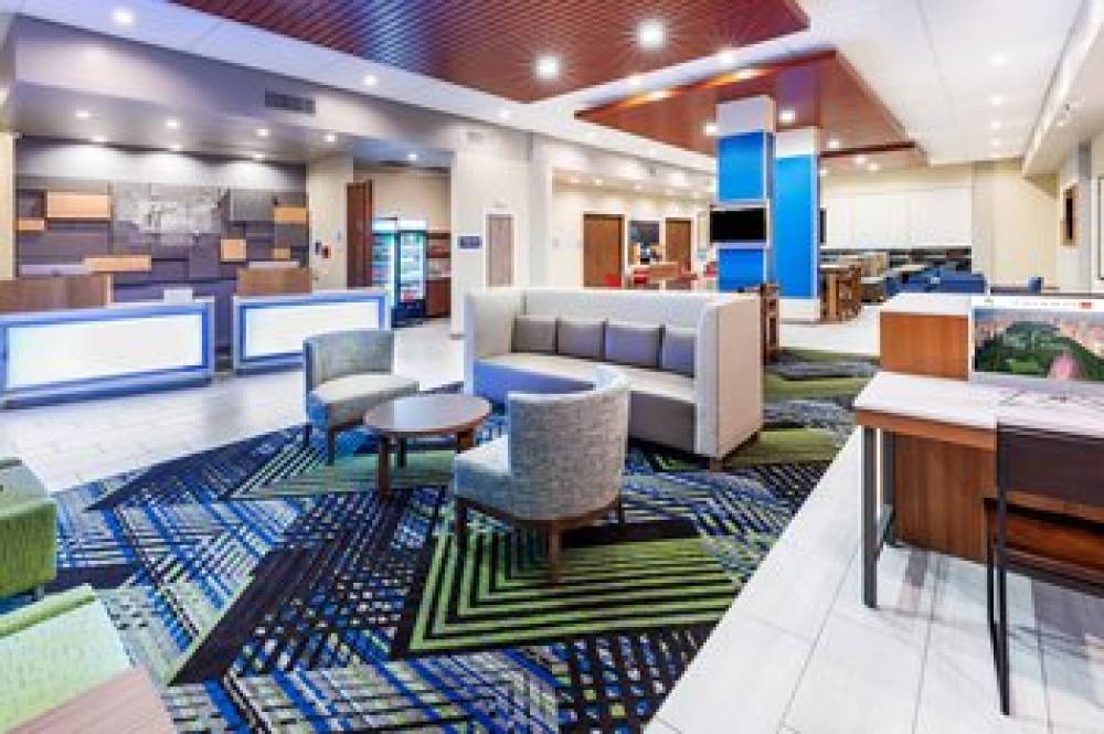 HOLIDAY INN EXP STES N DOWNTOWN 4