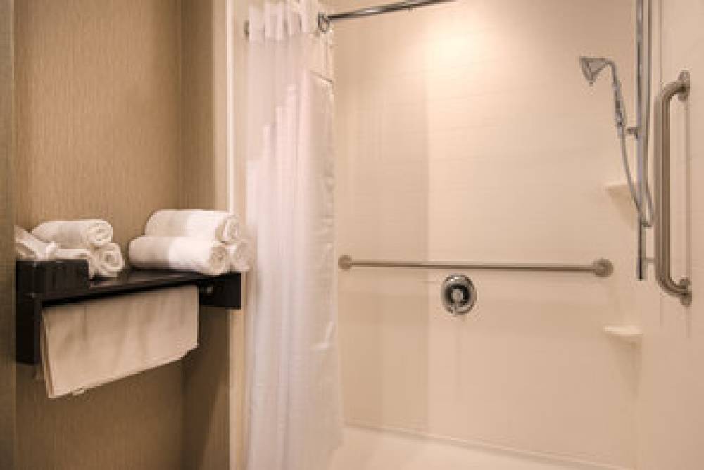 HOLIDAY INN EXP STES NORWOOD 10
