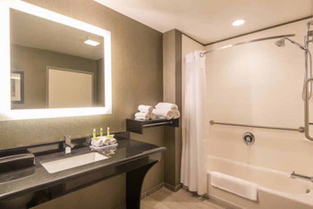 HOLIDAY INN EXP STES NORWOOD 9