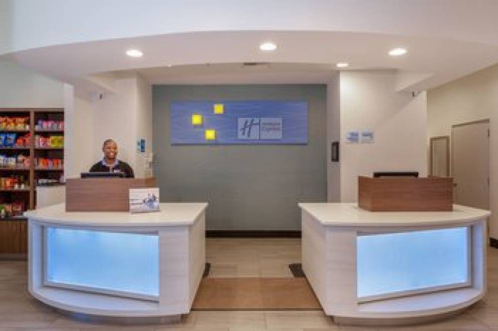 HOLIDAY INN EXP STES OCEANFRON 2