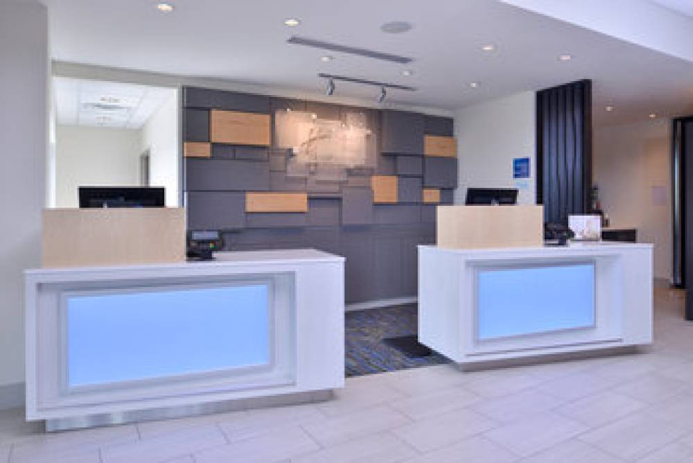 HOLIDAY INN EXP STES OLATHE WEST 5