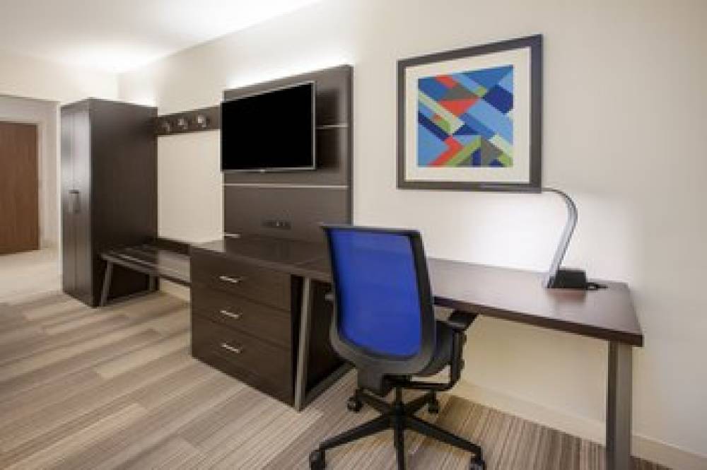 HOLIDAY INN EXP STES PFLUGERVILLE 6