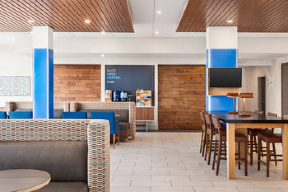 HOLIDAY INN EXP STES PFLUGERVILLE 10