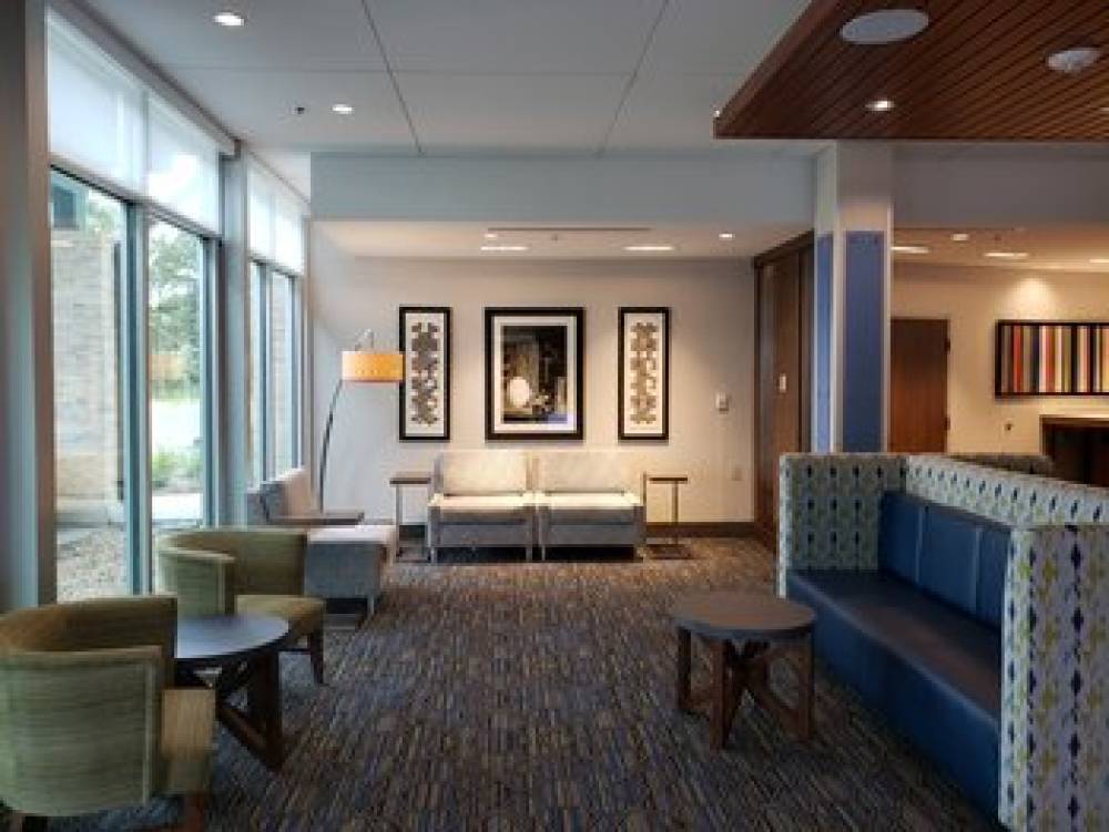 HOLIDAY INN EXP STES PORT WENTWORTH 4