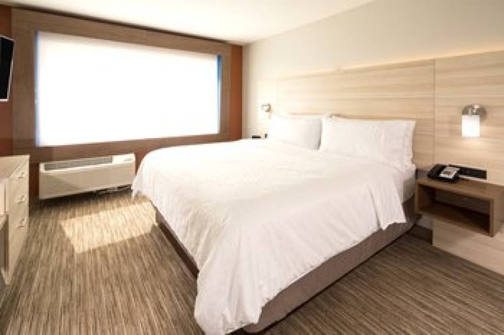 HOLIDAY INN EXP STES PORTAGE 5