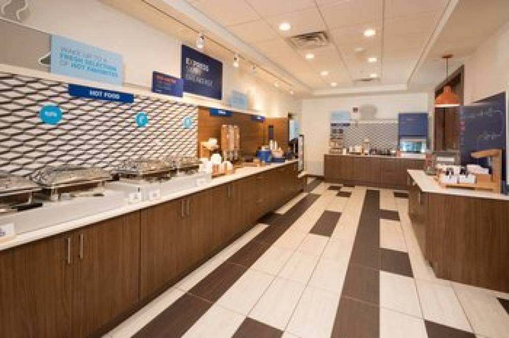 HOLIDAY INN EXP STES PORTAGE 10