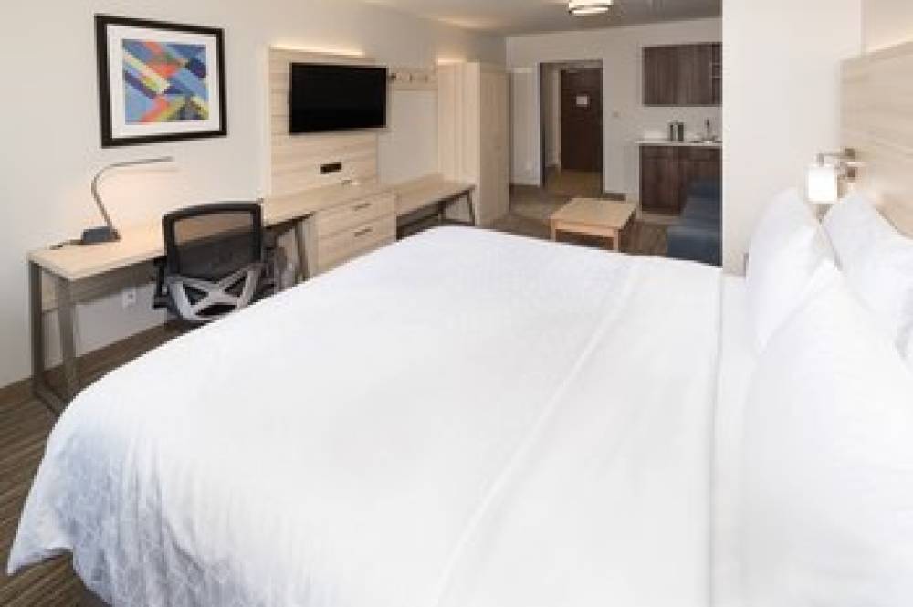 HOLIDAY INN EXP STES PORTAGE 3