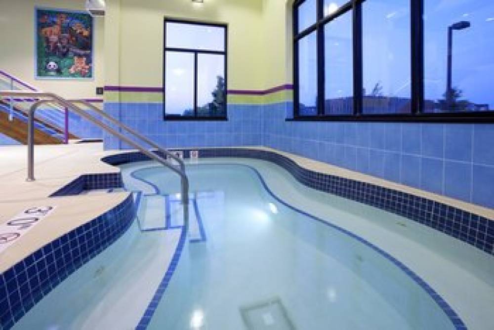 HOLIDAY INN EXP STES ROGERS BY IHG 3