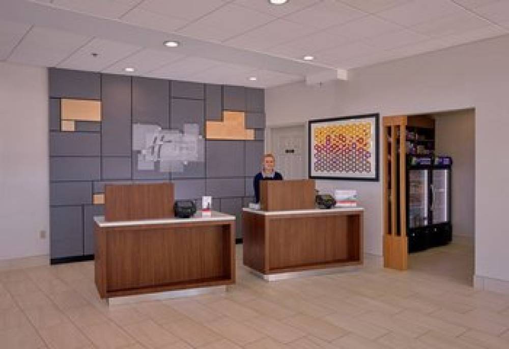 HOLIDAY INN EXP STES SEVIERVILLE BY 10