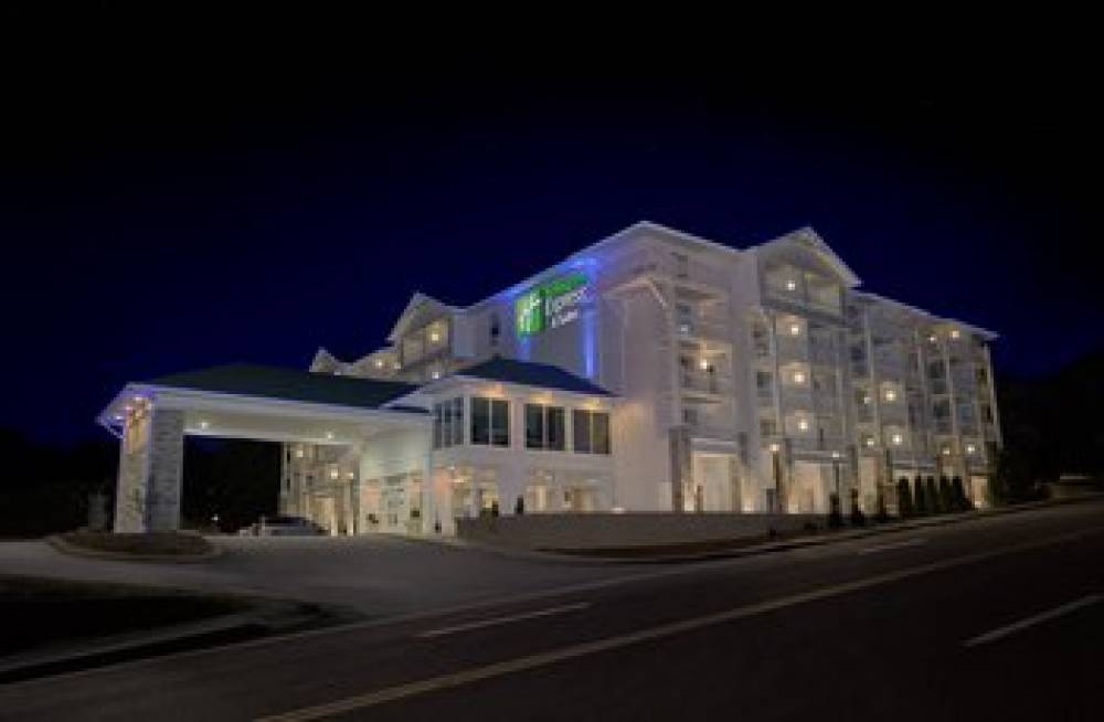 Holiday Inn Exp Stes Sevierville By