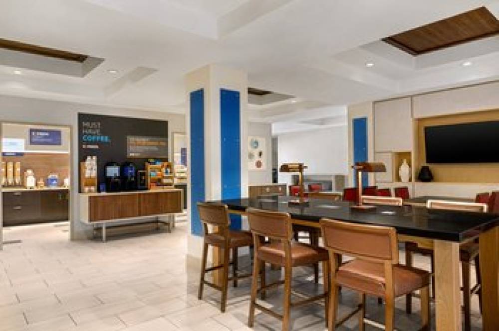 HOLIDAY INN EXP STES SHAWNEE BY IHG 7