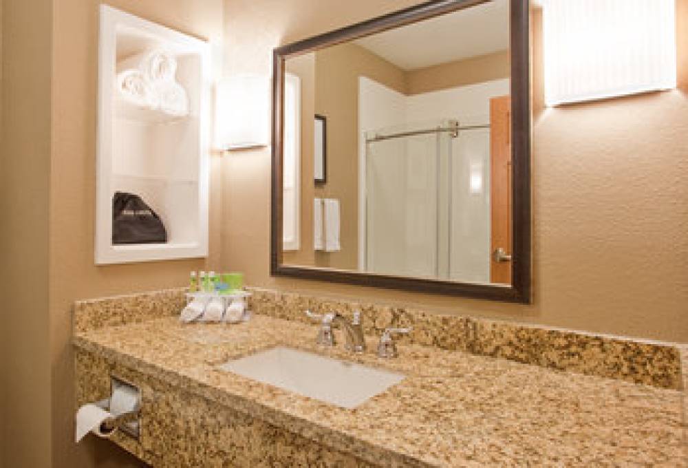 HOLIDAY INN EXP STES ST. JOSEPH BY 9