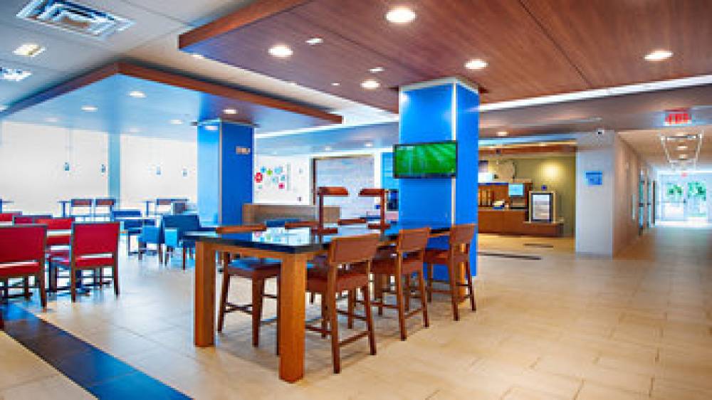 HOLIDAY INN EXP STES SW GALLERIA 8