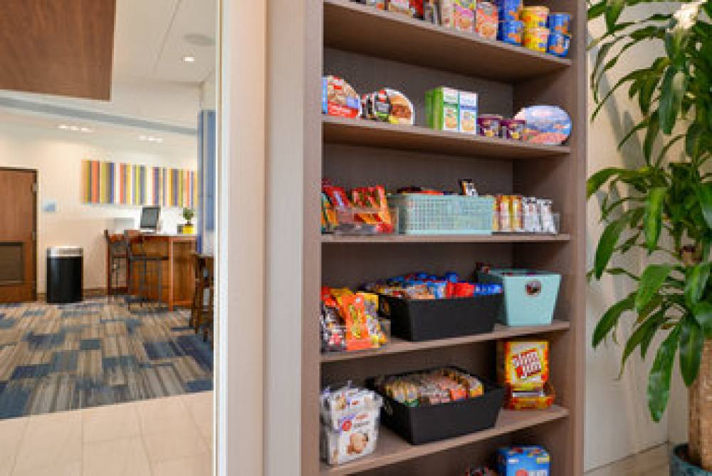 HOLIDAY INN EXP STES TRINITY 8