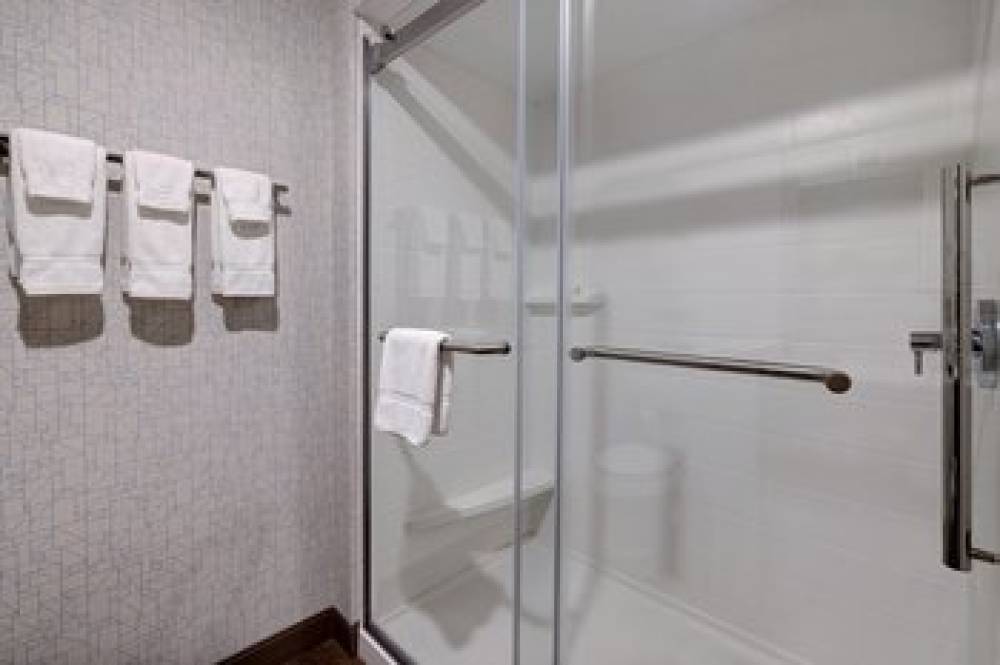HOLIDAY INN EXP STES UNIVERSITY SOU 8