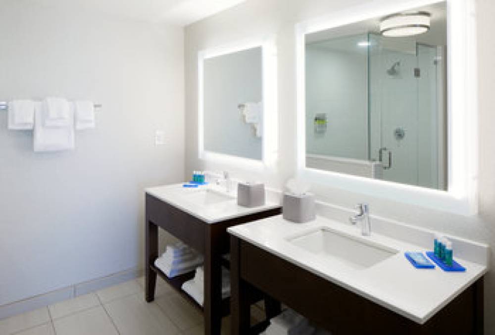 HOLIDAY INN EXP STES WEST CHESTER 10
