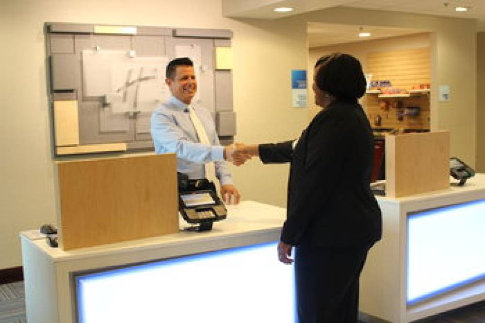 HOLIDAY INN EXP STES WEST I-10 BY I 7