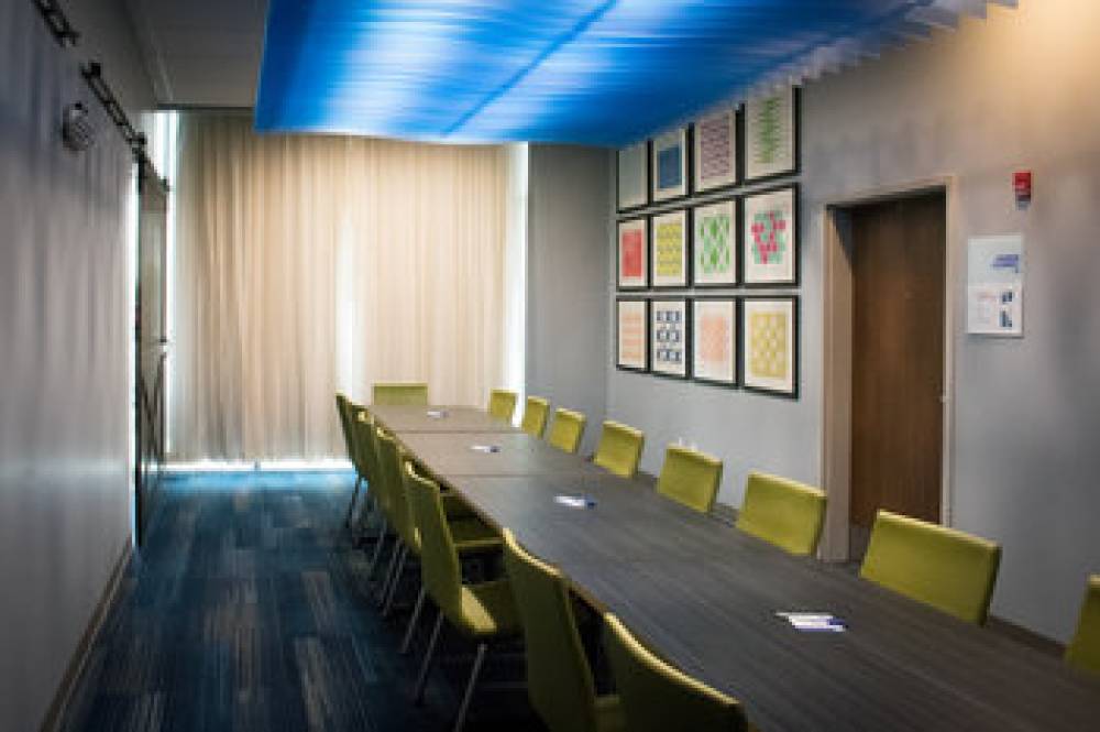 HOLIDAY INN EXP STES WEST MEMPHIS 8
