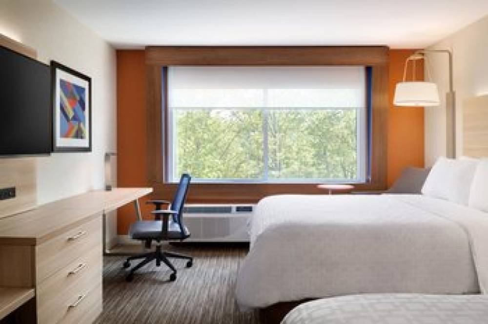 HOLIDAY INN EXP STES WOODSIDE QUEEN 3