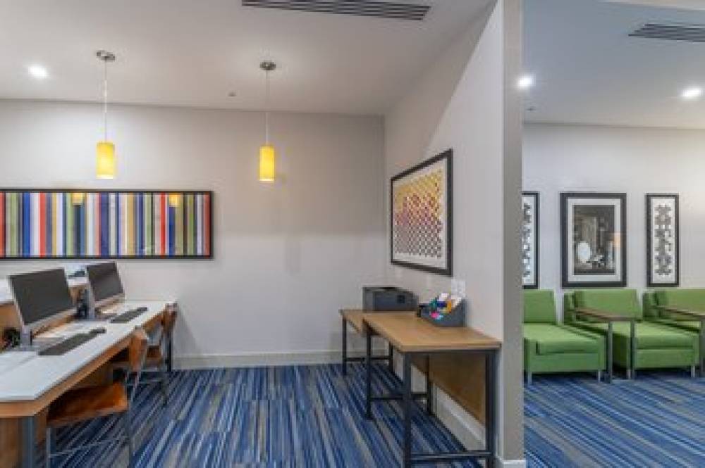 HOLIDAY INN EXP STES WORTHINGTON BY 8