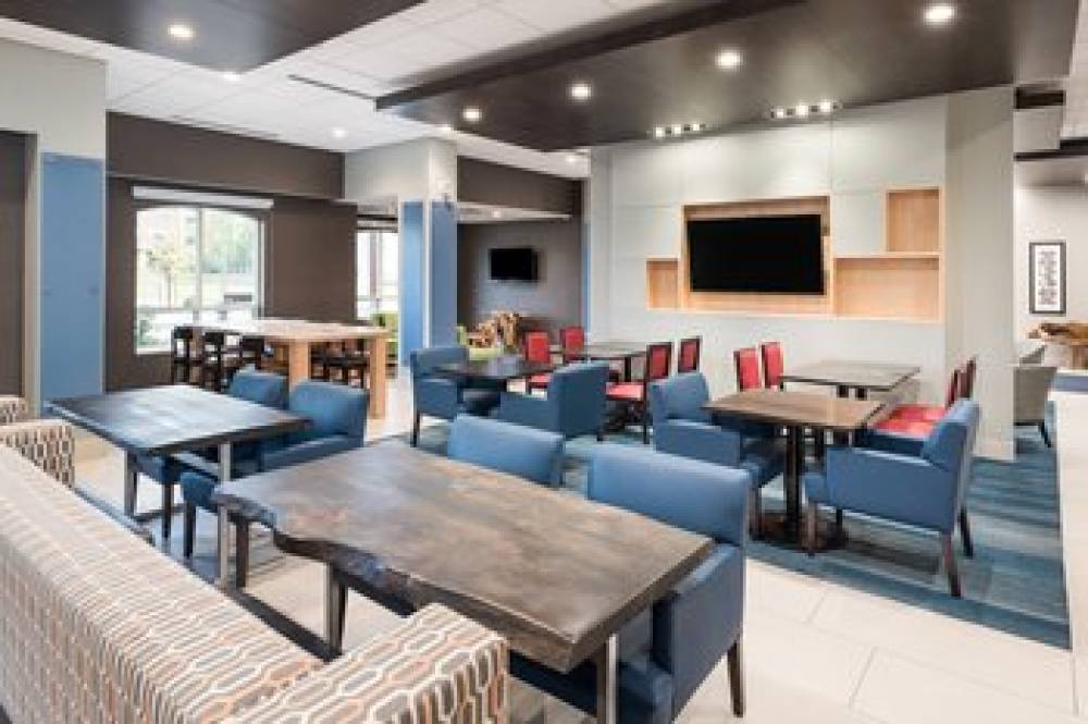HOLIDAY INN EXP SUITES MILTON 8