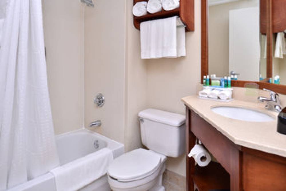 HOLIDAY INN EXP UNIVERSITY AREA 3