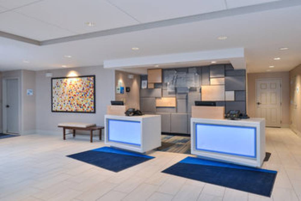 HOLIDAY INN EXP UNIVERSITY AREA 9