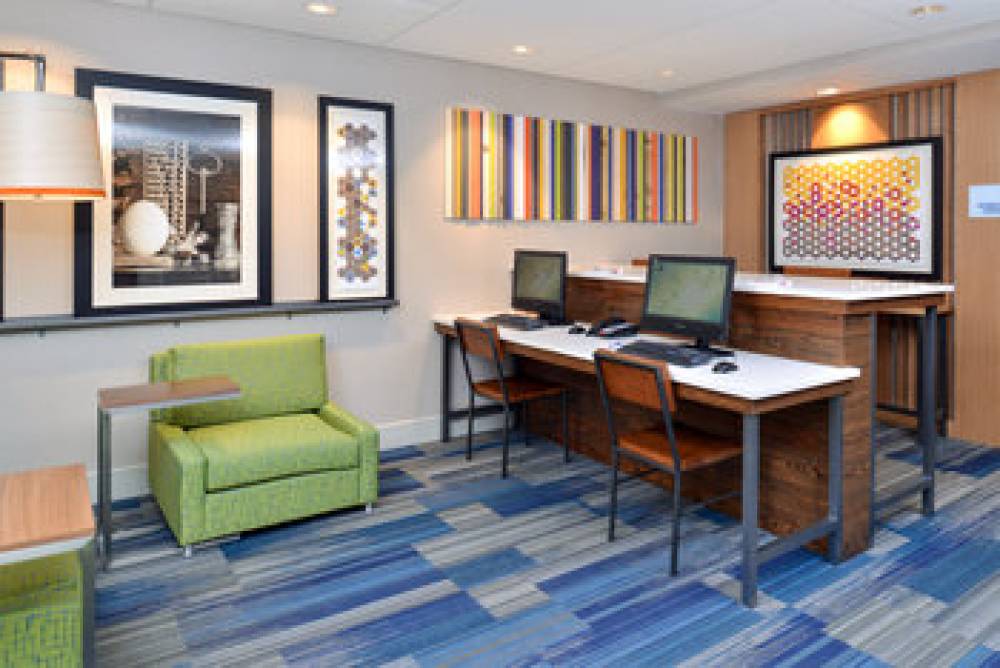 HOLIDAY INN EXP UNIVERSITY AREA 5