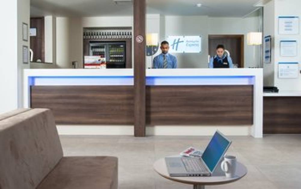 HOLIDAY INN EXP VAUXHALL NINE ELMS 7