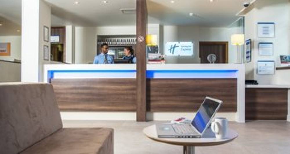 HOLIDAY INN EXP VAUXHALL NINE ELMS 3