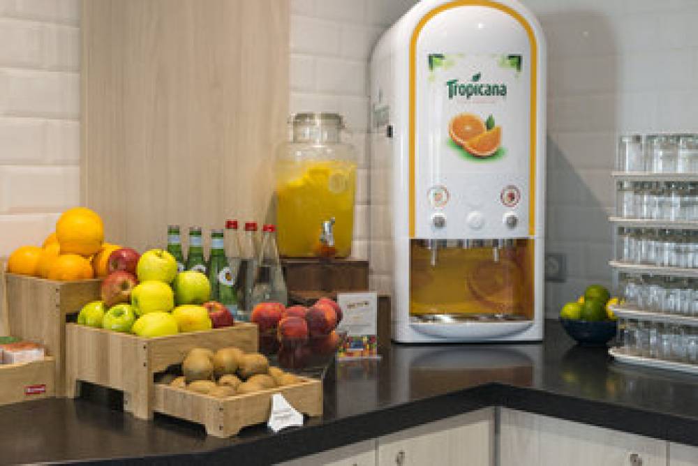 HOLIDAY INN EXP VELIZY 4
