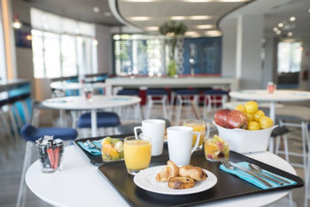 HOLIDAY INN EXP VELIZY 7