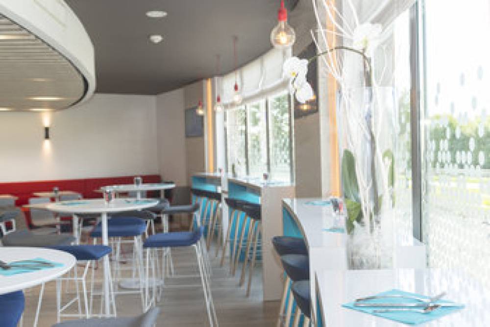 HOLIDAY INN EXP VELIZY 2