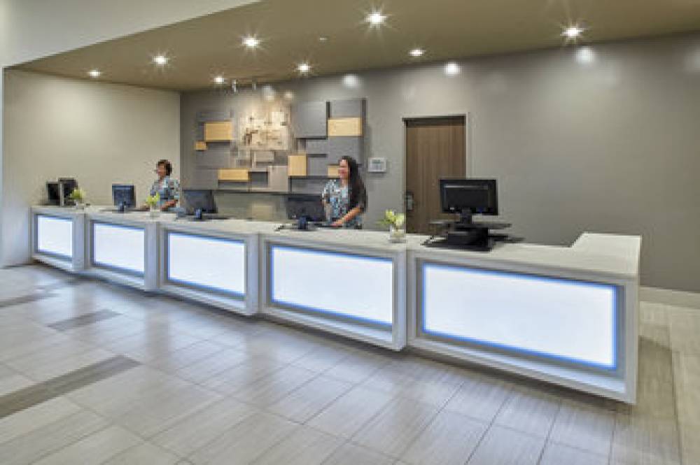 HOLIDAY INN EXP WAIKIKI BY IHG 9