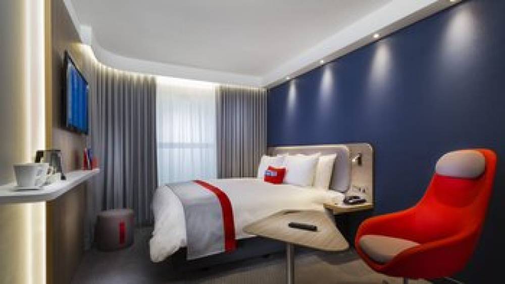 HOLIDAY INN EXP WINDSOR BY IHG 3